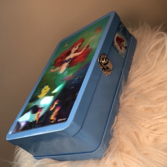 DISNEY | Disney Ariel 3D Hologram Supply Box Tin + Latch Close - Picture 2 of 7